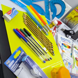 KIT ESCOLAR - 3º CICLO, Material Escolar, Caderno, Canetas, Maped, Ambar, Capa Preta, Lápis, Aguarelas, Caneta BIC, UHU, Giotto