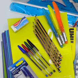 KIT ESCOLAR - 3º CICLO, Material Escolar, Caderno Agrafado, Canetas, Maped, Ambar, Capa plástica, Lápis, Caneta BIC, UHU, Giotto