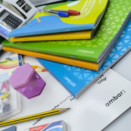 KIT ESCOLAR - 1º CICLO, Material Escolar, Caderno, Canetas, Maped, Ambar, Capa Preta, Lápis, Aguarelas, Caneta BIC, UHU, Giotto KIT ESCOLAR - 1º CICLO, Material Escolar, Caderno, Canetas, Maped, Ambar, Capa Preta, Lápis, Aguarelas, Caneta BIC, UHU, Giotto
