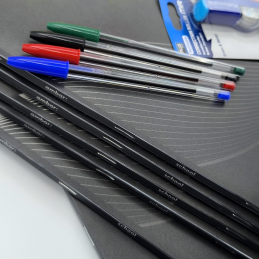 KIT ESCOLAR, Material Escolar, Caderno Capa Plástica, Canetas, Ambar, Capa Preta, Lápis, Caneta BIC, UHU, Giotto